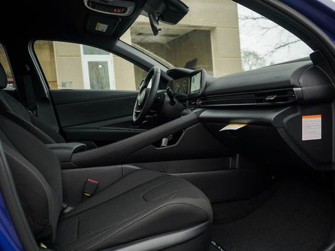 New 2025 Hyundai Elantra SEL image 9