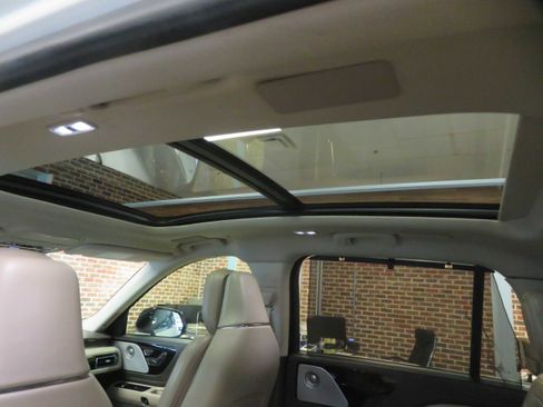 Used 2020 Lincoln Aviator Reserve w/ Equipment Group 202A image 47