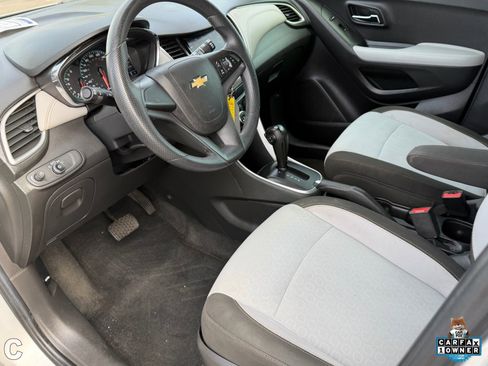 Used 2021 Chevrolet Trax LS image 18