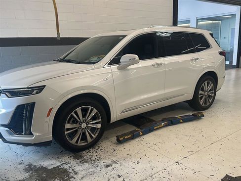 Used 2021 Cadillac XT6 Premium Luxury w/ Platinum Package FWD image 1