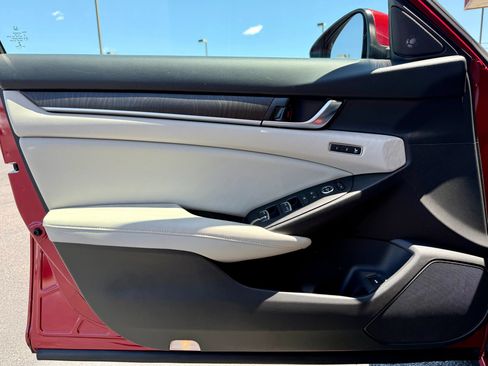 Used 2018 Honda Accord Touring image 33