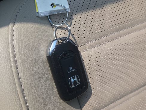 Used 2022 Honda CR-V Touring image 19