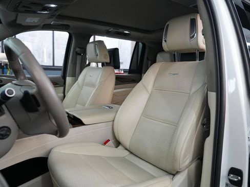 Used 2024 Cadillac Escalade ESV Sport Platinum w/ LPO, ONYX Package AWD/4WD image 30
