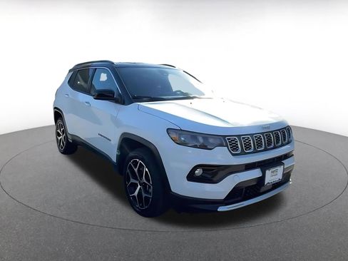 Used 2025 Jeep Compass Limited image 3