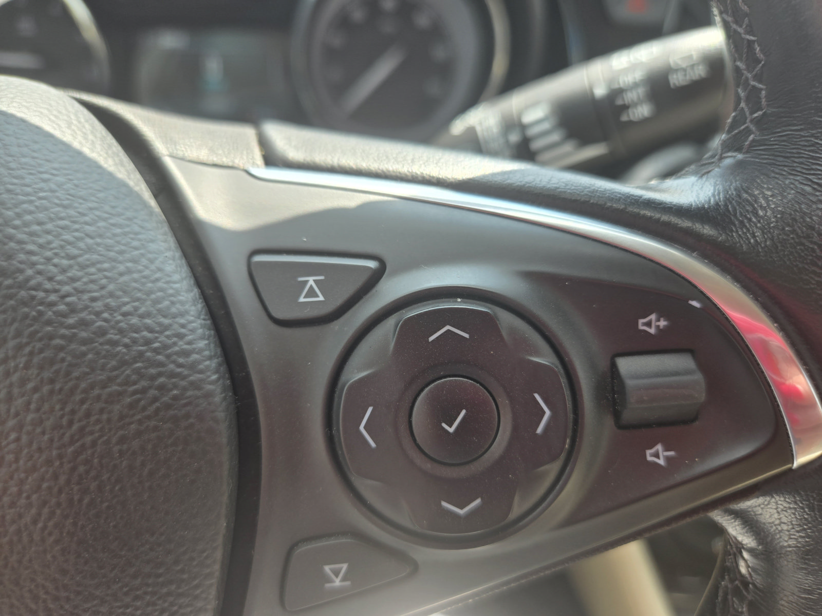 Used 2019 Buick Envision Essence w/ LPO, Active Package AWD/4WD image 18