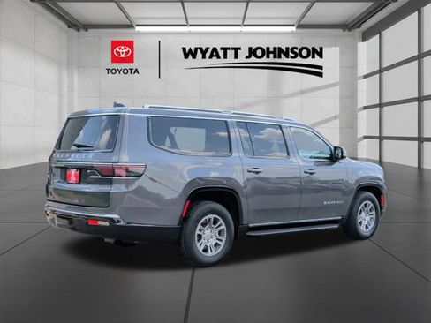 Used 2024 Jeep Wagoneer L 4WD image 8