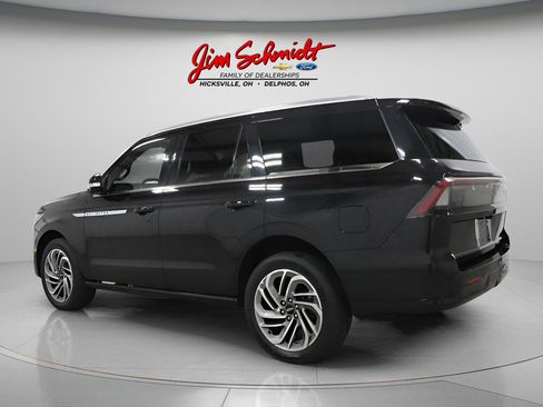 Used 2025 Lincoln Navigator Reserve AWD/4WD image 4