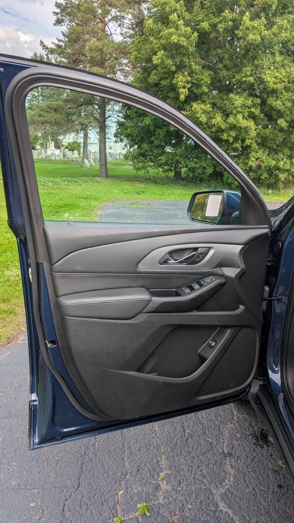 Used 2023 Chevrolet Traverse LT AWD/4WD image 6
