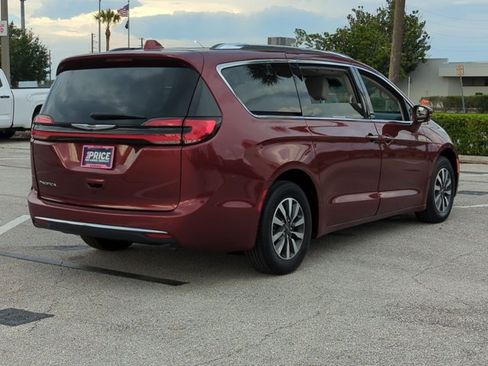 Used 2021 Chrysler Pacifica Touring-L w/ Premium & Safety Sphere Group FWD image 5