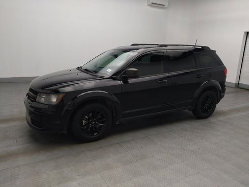 Used 2020 Dodge Journey SE w/ SE Popular Equipment Group image 2