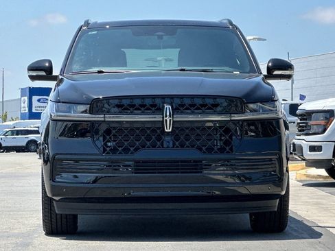 New 2026 Lincoln Navigator Reserve w/ Jet Appearance Package AWD/4WD image 8