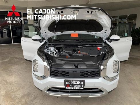 New 2025 Mitsubishi Outlander SE image 26