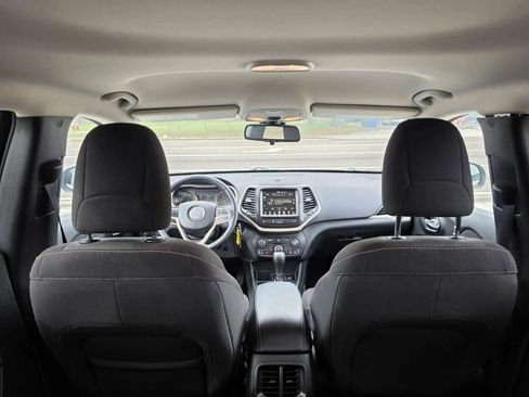 Used 2017 Jeep Cherokee Latitude w/ Safety/Convenience Group FWD image 8