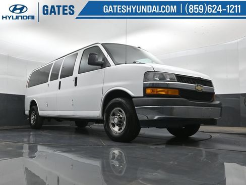 Used 2019 Chevrolet Express 3500 LT w/ LT Preferred Equipment Group RWD image 28