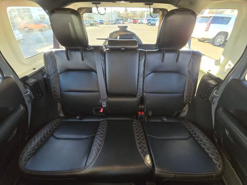 Used 2022 Jeep Wrangler Unlimited Sahara AWD/4WD image 17