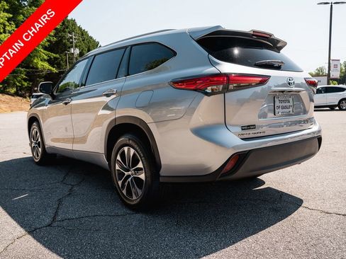 Used 2022 Toyota Highlander XLE FWD image 5