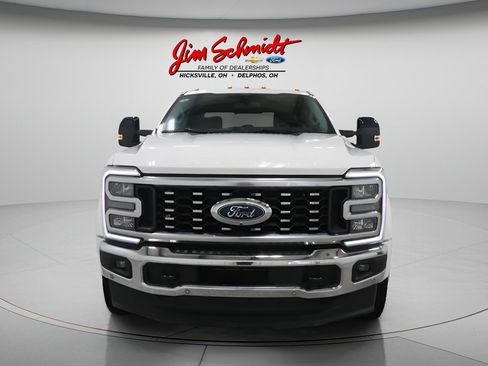 Used 2025 Ford F450 Lariat w/ Lariat Ultimate Package AWD/4WD image 3