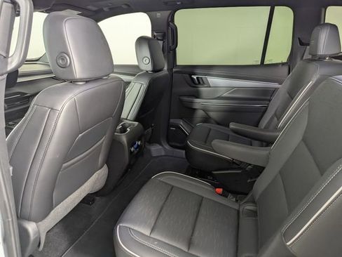 Used 2025 Buick Enclave Sport Touring w/ Power Package image 17