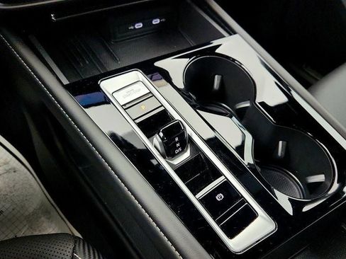 Used 2025 Volkswagen Atlas Cross Sport SE image 15