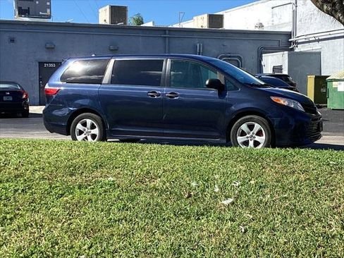 Used 2019 Toyota Sienna L image 12