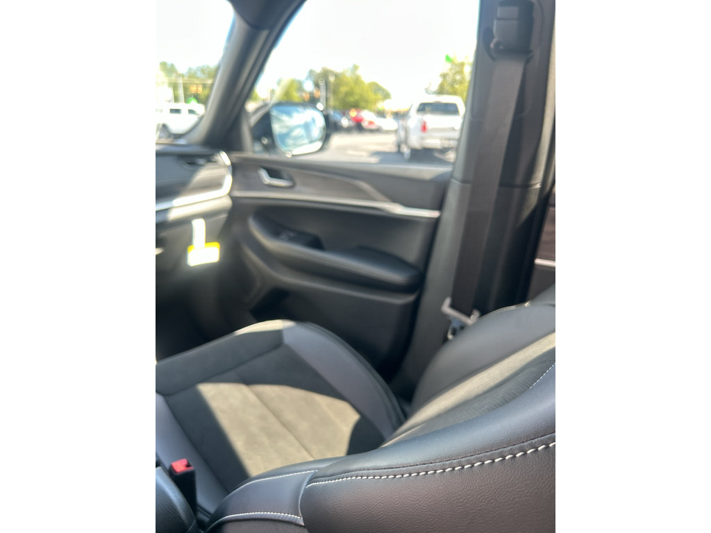 New 2027 Jeep Grand Cherokee Altitude RWD image 11