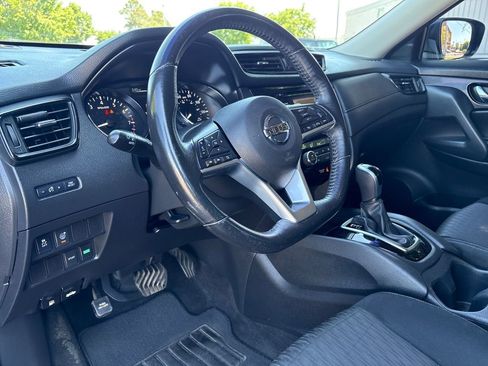 Used 2017 Nissan Rogue SV FWD image 11