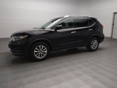 Used 2018 Nissan Rogue SV image 2