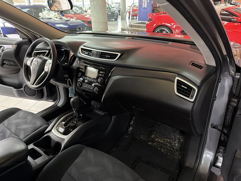 Used 2016 Nissan Rogue S FWD image 24
