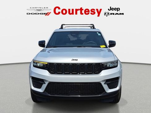 Certified 2024 Jeep Grand Cherokee Altitude AWD/4WD image 10