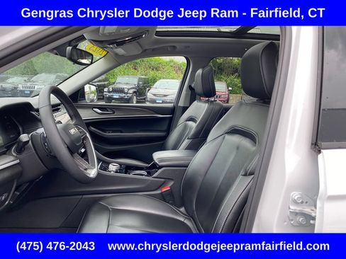 Used 2023 Jeep Grand Cherokee Limited w/ Trailer Tow Prep Group (B) AWD/4WD image 9