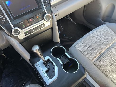 Used 2012 Toyota Camry LE FWD image 4