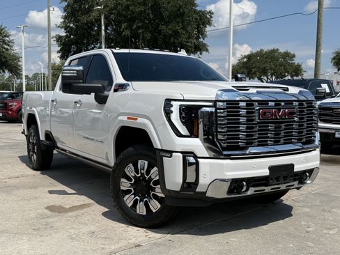 Used 2024 GMC Sierra 2500 Denali w/ Denali Reserve Package AWD/4WD image 2