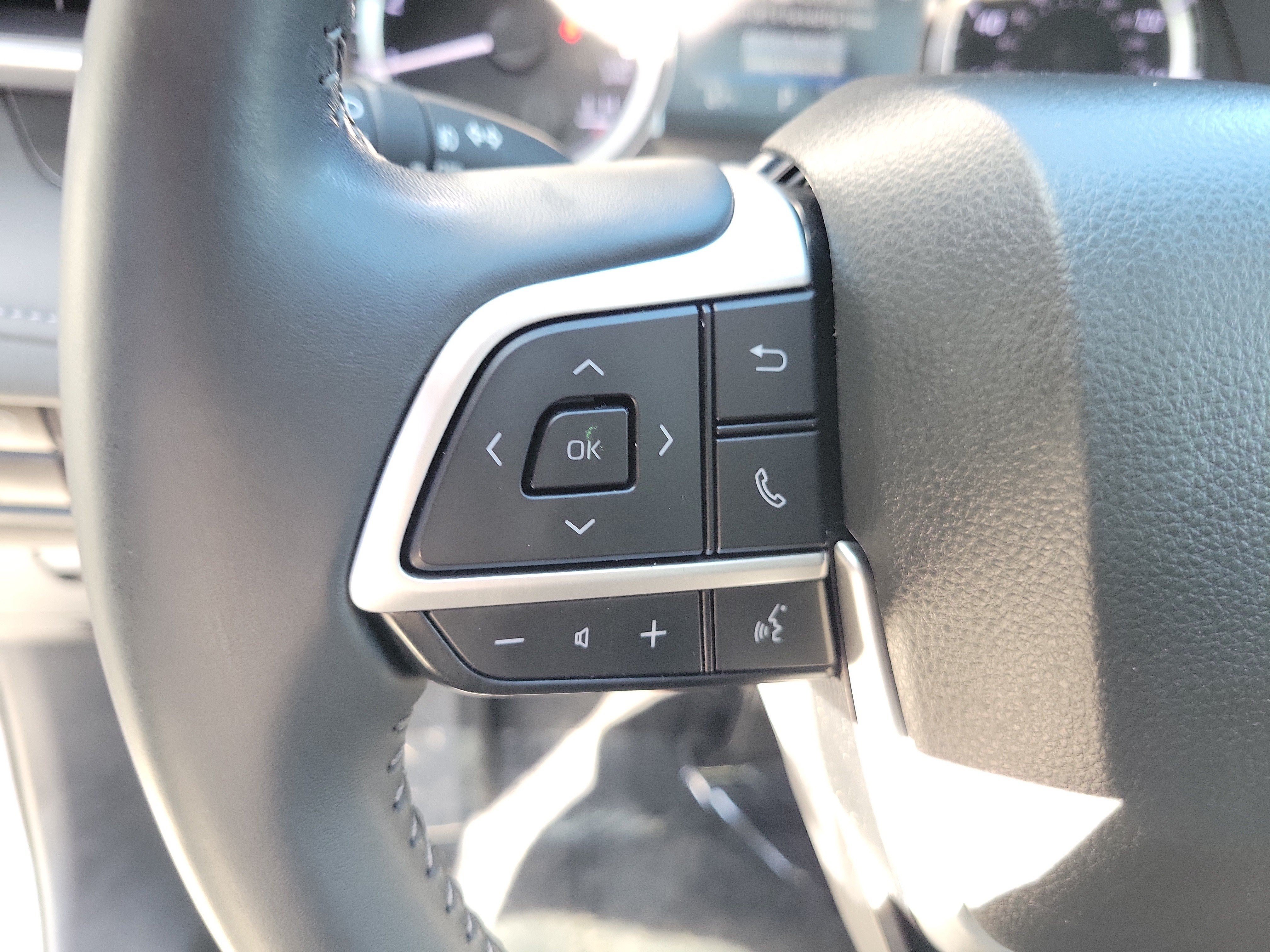 Used 2024 Toyota Highlander XLE FWD image 30