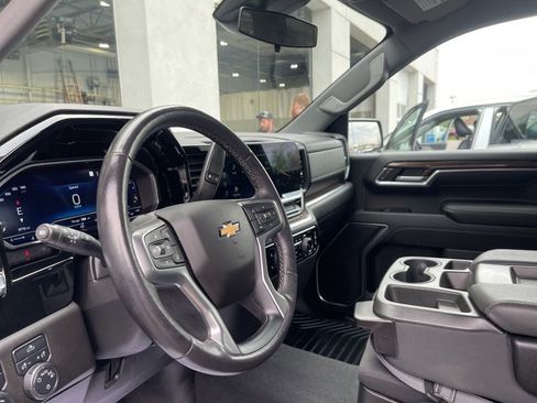 Used 2022 Chevrolet Silverado 1500 LT AWD/4WD image 12