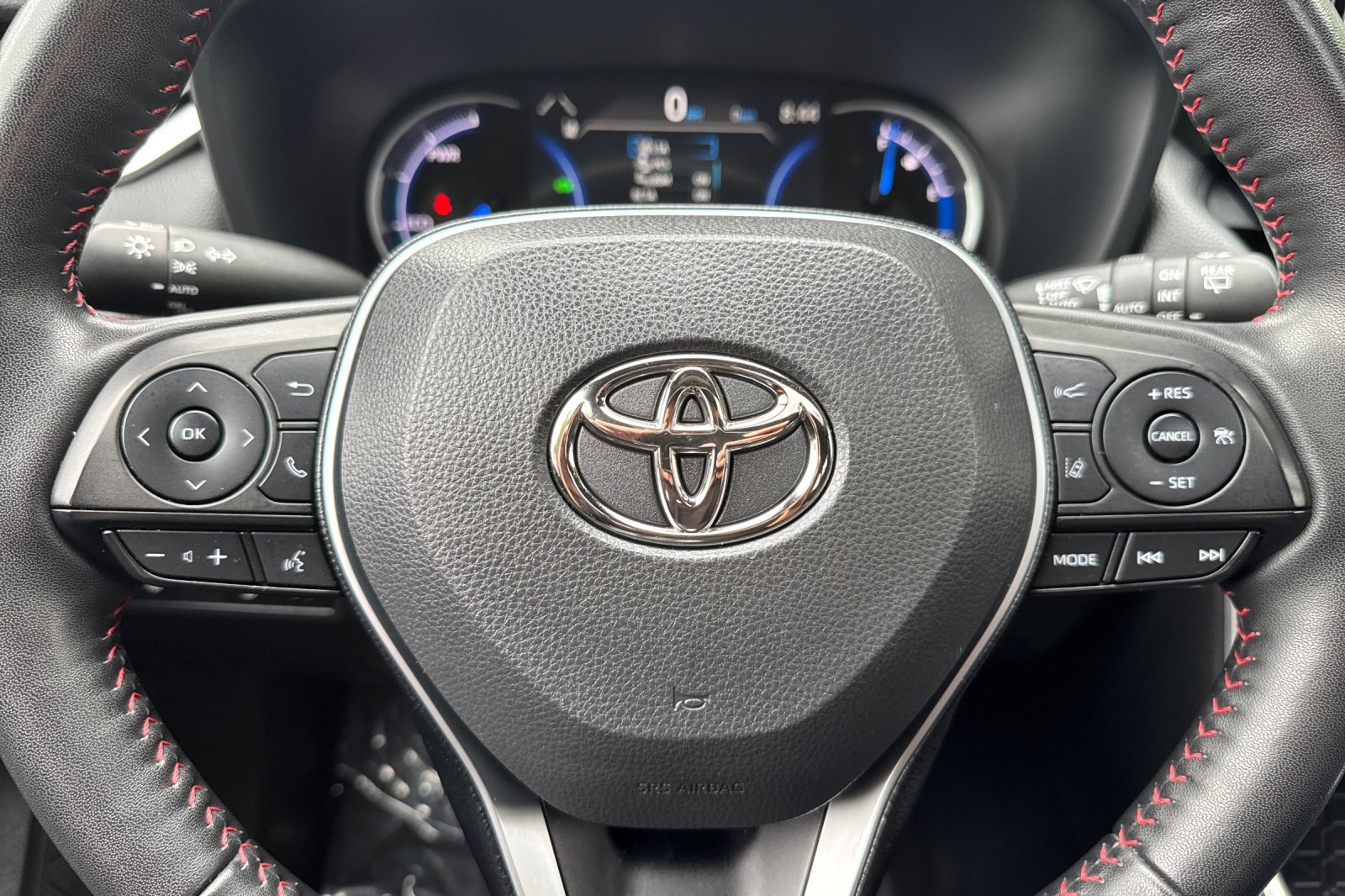 Used 2022 Toyota RAV4 SE w/ Weather & Moonroof Package AWD/4WD image 25