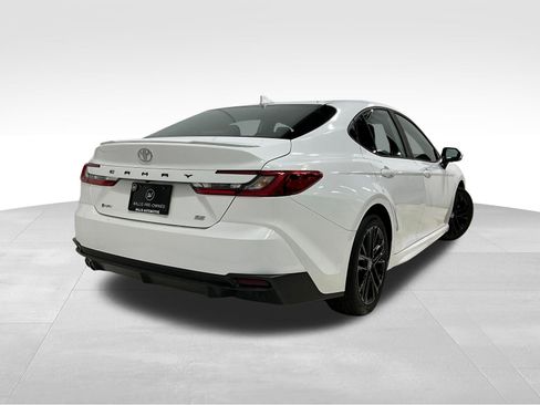 Used 2025 Toyota Camry SE FWD image 4