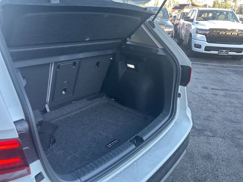 Used 2024 Volkswagen Taos SE image 27