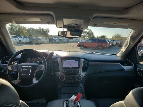 Used 2020 GMC Yukon Denali w/ Denali Premium Package image 2