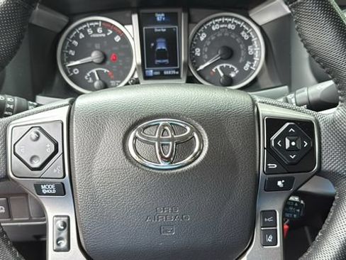 Used 2022 Toyota Tacoma SR5 AWD/4WD image 11