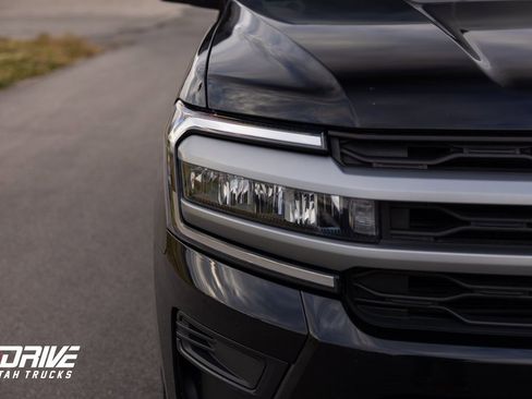 Used 2023 Ford Expedition Max XLT image 6