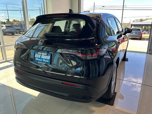 Used 2023 Honda HR-V LX image 8