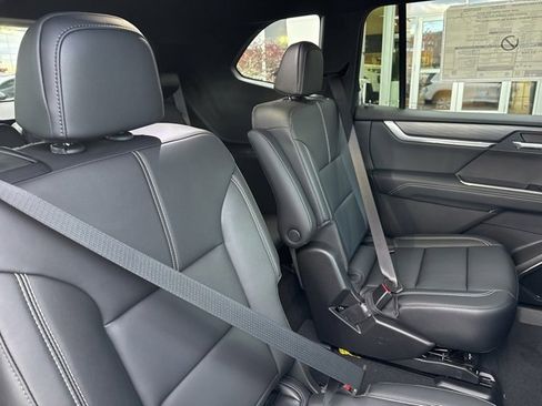 New 2026 GMC Acadia Elevation image 29