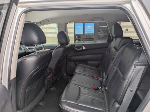 Used 2016 Nissan Pathfinder SL w/ SL Tech Package image 10