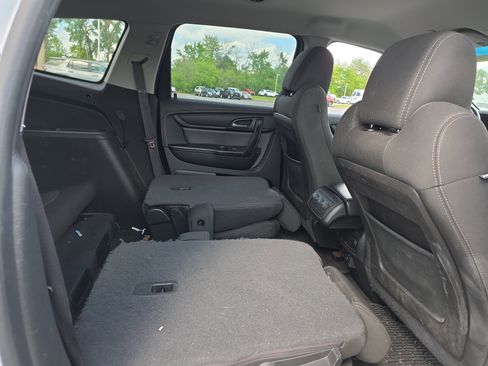 Used 2017 Chevrolet Traverse LT w/ Style and Technology Package FWD image 10