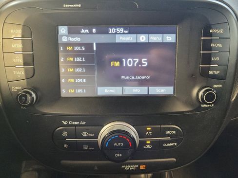 Used 2018 Kia Soul + FWD image 25