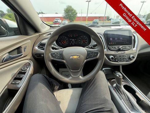 Used 2020 Chevrolet Malibu LT FWD image 15