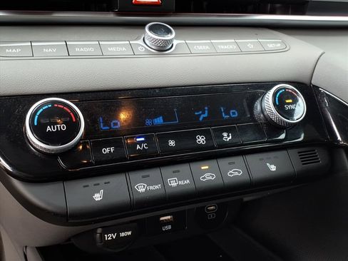 Certified 2025 Hyundai Elantra SEL image 23