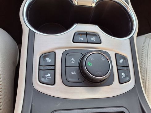 Used 2024 GMC Terrain Denali w/ Denali Premium Package AWD/4WD image 10