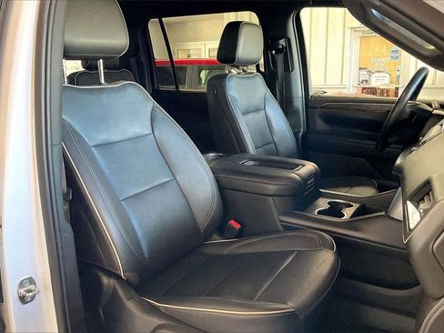 Used 2022 Chevrolet Suburban Premier image 25