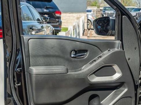 Used 2022 Nissan Frontier SV image 17